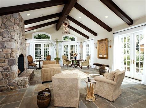 20 Lavish Living Room Designs With Vaulted Ceilings