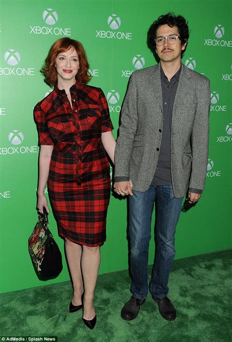 Christina Hendricks Accompanies Her Geeky Husband To Gaming Event Daily Mail Online