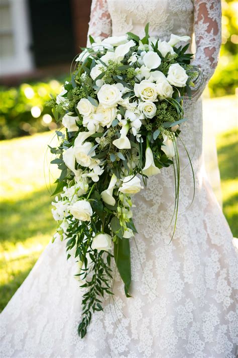 make cascading bridal bouquet bouquet