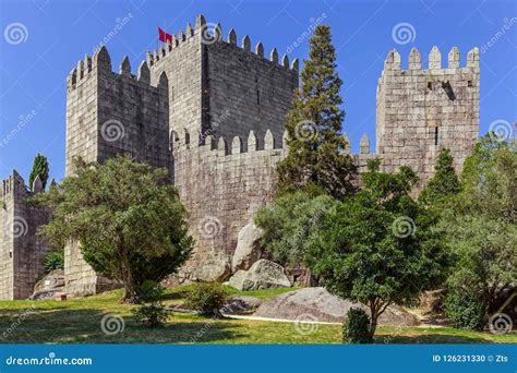 Castelo De Castelo De Guimaraes A Maioria De Castelo Famoso Em Portugal