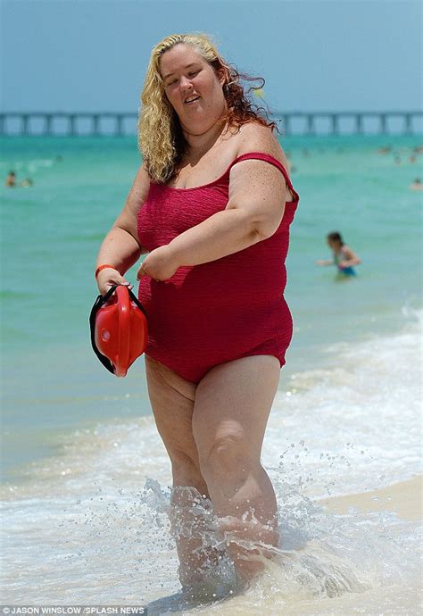 Mama June Has Her Baywatch Moment In Iconic Red Swimsuit Daily Mail