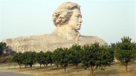 19 Of The Worlds Largest Statues People And Lifestyle Gallery Ebaum