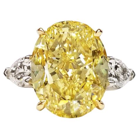 Scarselli Ring 5 Carat Fancy Vivid Yellow Radiant Cut Diamond In