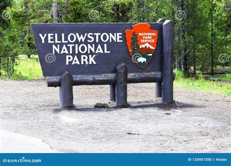 Yellowstone National Park Welcome Sign Editorial Stock Photo Image Of
