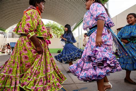 Las Mujeres Rarámuris Y Su Vestimenta Tradicional Una Historia De
