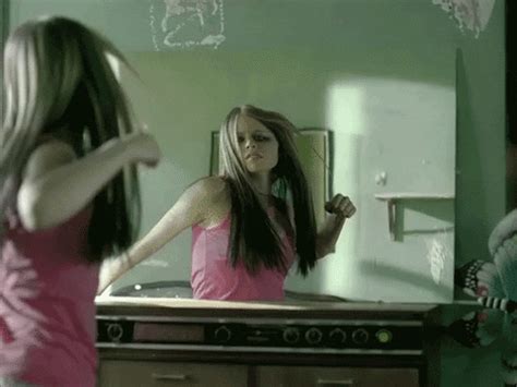 Tranquilos rebeldes del 2000 Avril Lavigne no está muerta Simple