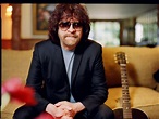 ELO's Jeff Lynne returns to the spotlight - CBS News