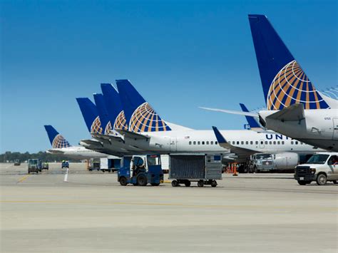 We analyzed 19 popular credit cards using an average american's annual spending budget and digging into the perks and drawbacks to find the best airline rewards credit cards based on your. Best United Airlines credit cards - CreditCards.com