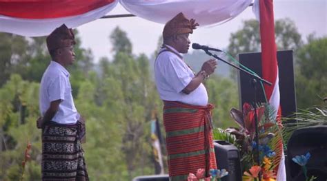 Pesanan baju tradisional meningkat jelang peringatan ultah indonesia. Warna-Warni Pakaian Adat Peserta Upacara Hardiknas 2019 di ...