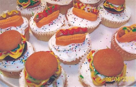 Hamburger And Hotdog Cupcakes Food Desserts Recipes