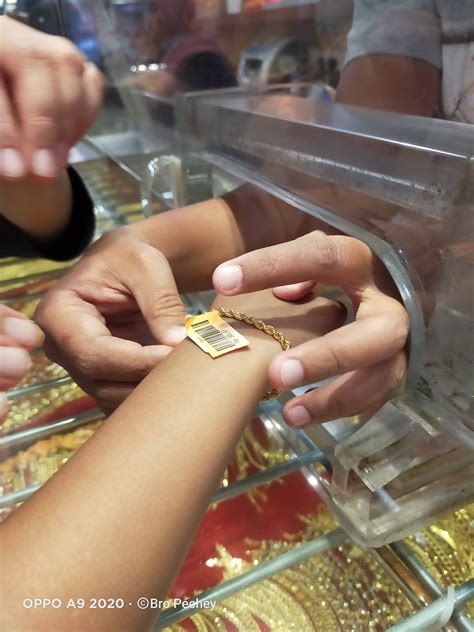 Maybe you would like to learn more about one of these? "Anak Tak Pernah Merasa Gelang Emas, Duit Moratorium Dah ...