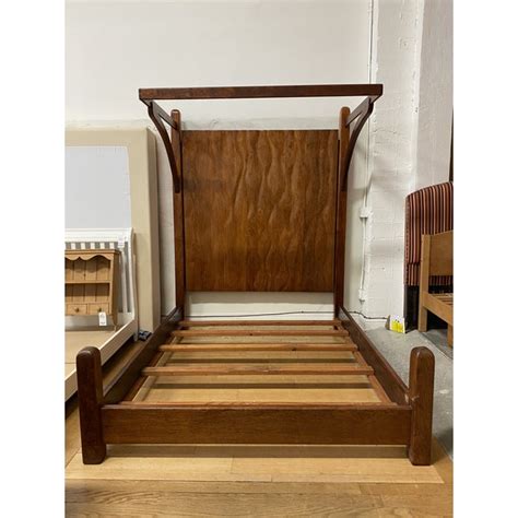 Some also have a ladder to make it easier to get up to and down from the upper bed. Queen Size 1980 Tom d'Onofrio Custom Design Honduron Rosewood Canopy Bed Frame | Chairish