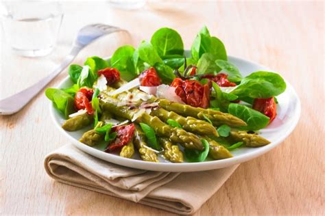 Salade Dasperges Vertes Et Tomates Confites