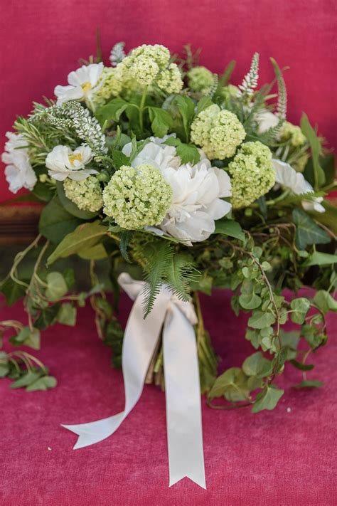 We're talking green wedding bouquets, green wedding centerpieces or green wedding flowers in general! Wedding Blog | Mountain Destination Weddings