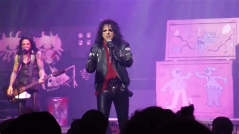 September 29 2016 Alice Cooper Performs Poison Youtube
