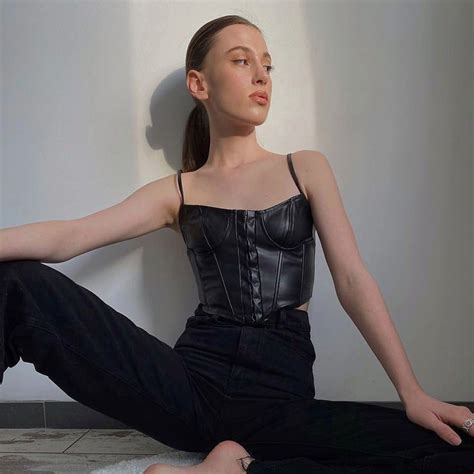 Sasha Lagunova в Instagram смотрю в своё светлое будущее♟ Style Fashion Women