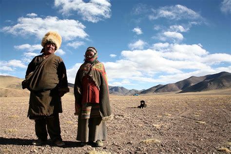 Tibetan Couple Aksai Chin High Desert Landscape Tibetan Plateau China