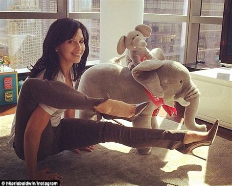 Hilaria Baldwin Shows Off Her Long And Limber Legs In Skinny Jeans And Stilettos Daily Mail Online