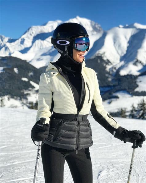 What To Wear When You Go Skiing To The Mountains And Have No Idea What