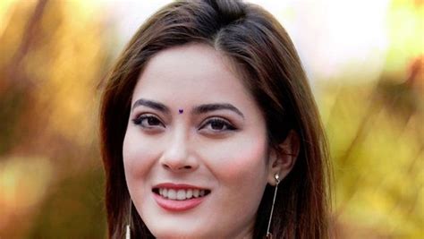 Miss Népal World 2018 Sera Présente Au Vernissage De Lexposition Sur