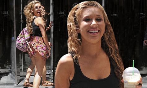 American Idol S Haley Reinhart In New York City Wardrobe Malfunction