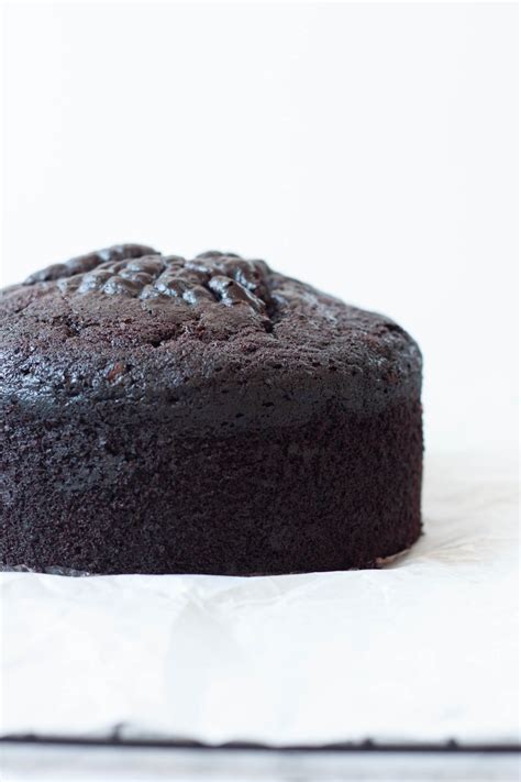 Sturdy Yet Moist And Fluffy Chocolate Cake Bakeologie