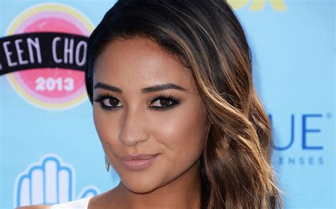 Shay Mitchell Hair Color