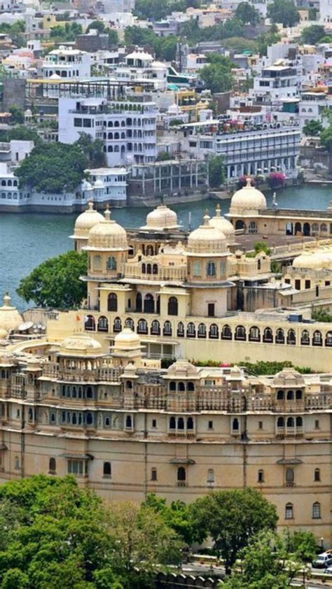 10 Most Beautiful Royal Palaces In India