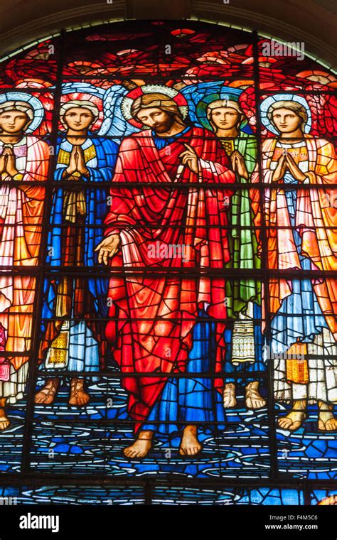 birmingham birmingham cathedral stained glass windows depicting the life of christ by edward