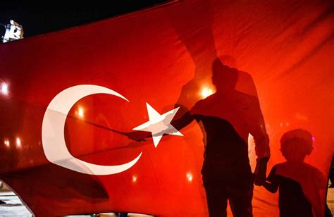 اكتسبت تركيا في الآونة الأخيرة شهرة كبيرة ومتزايدة بين الطلاّب الدوليين من مختلف أنحاء العالم. صور علم تركيا , العلم التركى المميز - صباح الحب