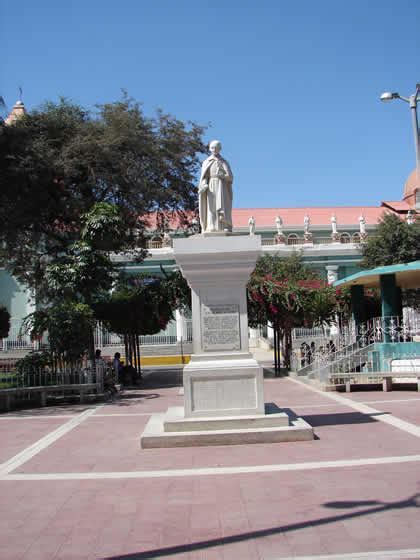 Plaza De Armas De Catacaos Guia Turistica Del Departamento De Piura