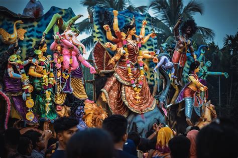 Durga Pujo Celebration In Kolkata Vasudhaiva Kutumbakam