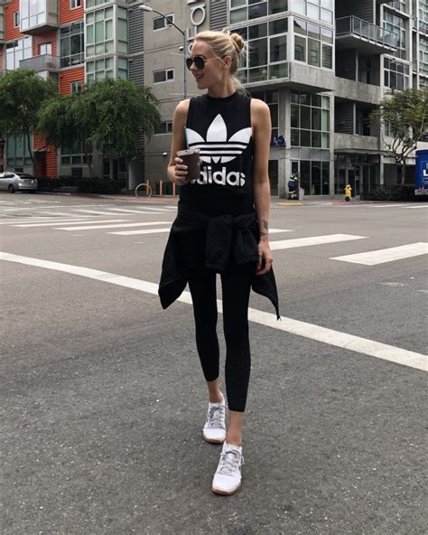 Outfits With Yoga Pants Fashion Blog Sports Shoes Outfits With Yoga Pants Chemisier Fleuri