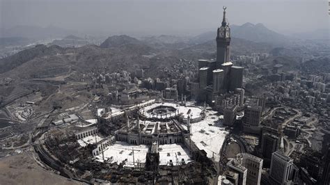 Video Shows Moment Crane Collapses In Mecca Cnn Video