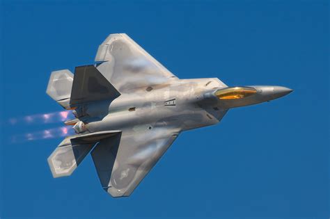 The Air Forces F 22 Is The Worlds Most Dangerous Fighter Theres