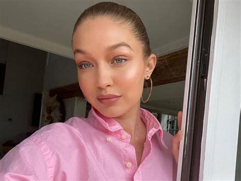 Gigi Hadid Shows Her Baby Bump For The First Time