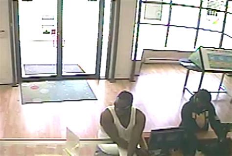 Caught On Cam Dc Police Seek Armed Robbery Suspects