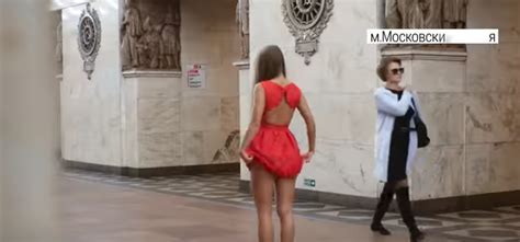 Video Mujer Se Levanta La Falda En La Estación Del Tren Como Forma De