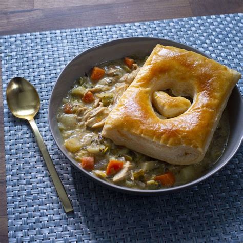 I'm celebrating with this savory pot pie that is lightened up and topped with layers of flaky phyllo dough. Quick Rotisserie Chicken Pot Pies | Recipe in 2020 (With ...