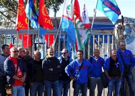 Zlatan ibrahimovic ha documentato con un video il suo rocambolesco arrivo alla terza serata del festival di sanremo: "Governo non vede la realtà, pensa ai monopattini". Operai in piazza contro Conte | Il Primato ...