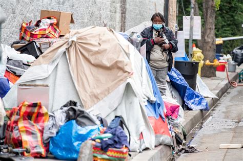 City In California Pays Homeless People T Cards To Clean Their Tents
