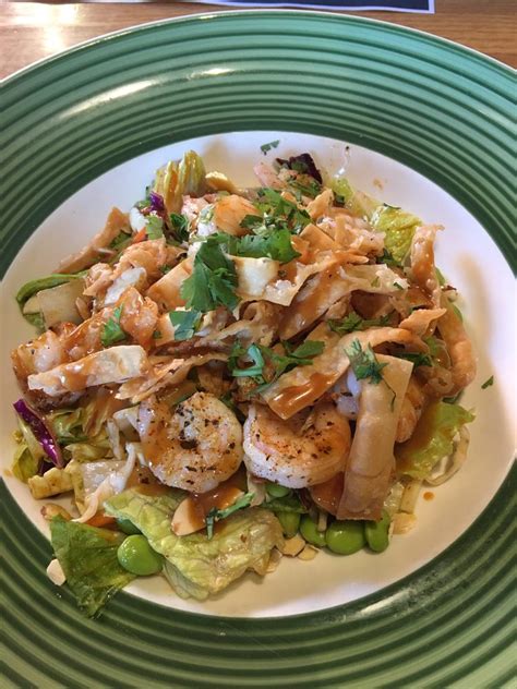 This spicy thai shrimp salad is made with plump, juicy shrimp, fresh herbs and veggies, and drizzled in a deliciously spicy thai salad dressing. Thai shrimp salad - Yelp