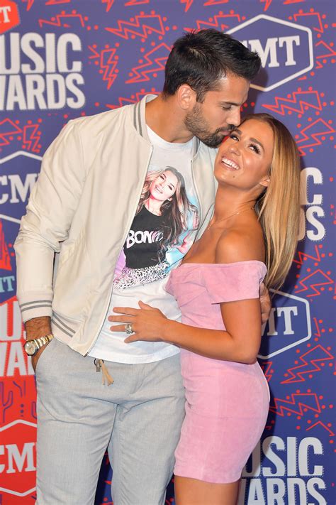 Cmt Awards 2019 Eric Decker Rocks Jessie James Decker T Shirt Pics Usweekly