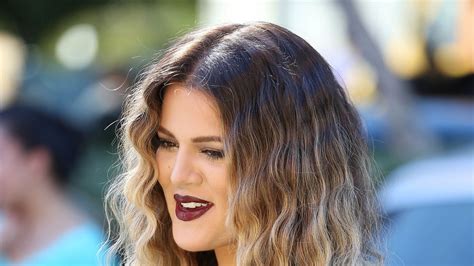 Khloe Kardashian Wears The Super Dark Lipstick Makeup Trend In Daylight