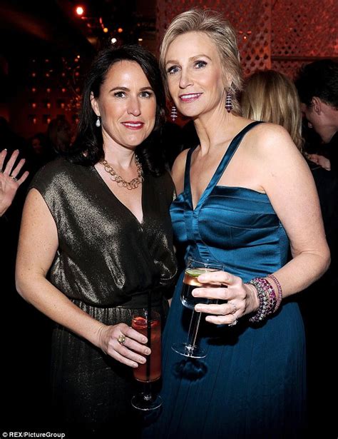 Jane Lynch S Estranged Wife Demands Almost K A Month In Spousal Support Daily Mail Online