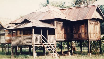 Walaupun ia berkonsep ala kampung dan rumah tradisional melayu, pemilik homestay tidak mengabaikan kemudahan asas penting untuk para tetamu seperti kemudahan. Construction Work: RUMAH - RUMAH TRADISIONA DI MALAYSIA