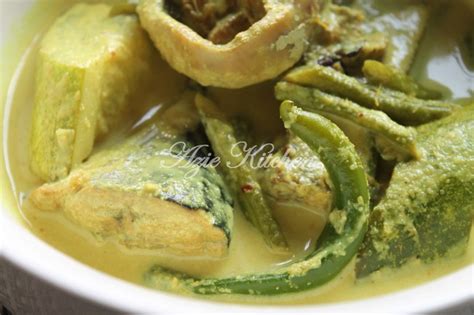 Che nom nak share antara resepi menu favourite che nom iaitu gulai darat ayam kelantan. Gulai Kuning Nasi Berlauk Kelantan - Azie Kitchen