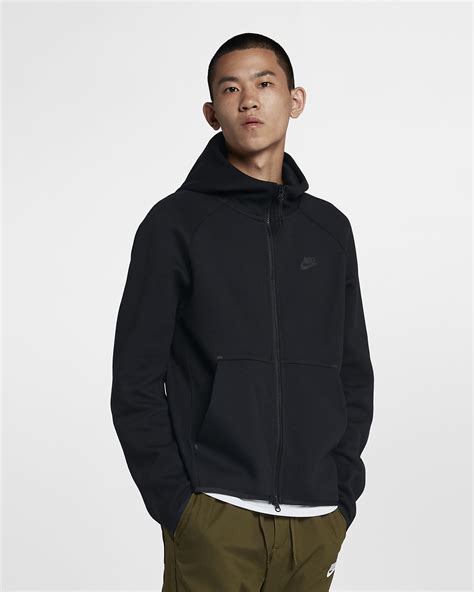 A standard fit means you'll feel chill when the weather is chilly, with a paneled hood for enhanced coverage. Nike Sportswear Tech Fleece Men's Full-Zip Hoodie. Nike SG