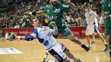 Get an ultimate handball scores and handball information resource now! Handball-Bundesliga: Zuschauer stirbt - Spielabbruch in ...