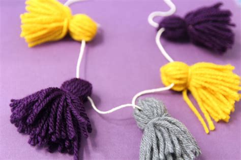 How To Make A Yarn Tassel Garland Moms And Crafters